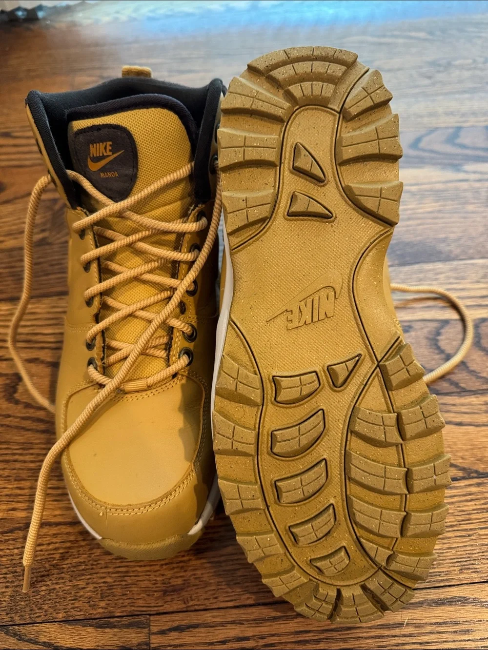Nike Men’s Tan/Black Manoa Boots
